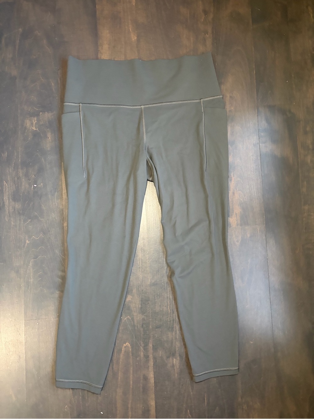 Athleta Salutation Stash 7/8 Tight Legging Size Large